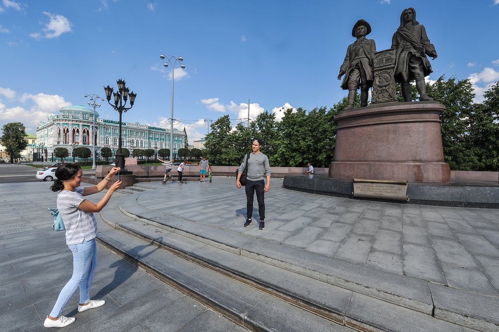 В Екатеринбурге не так много мест, где можно сфотографироваться на память. И почти все они – в самом центре города. Фото: Владимир Мартьянов