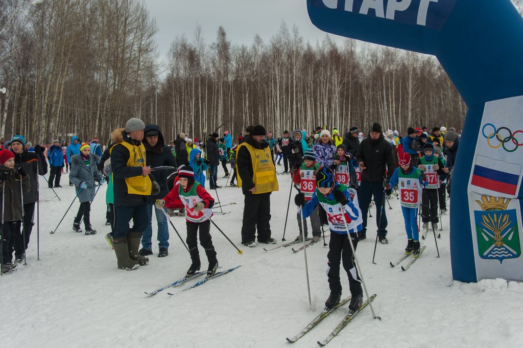 В посёлке Октябрьском лыжные гонки на призы  «Областной газеты» проходят с 1997 года, на старт выходят уже дети тех, кто тогда впервые встал на лыжню. Фото: Александр Исаков