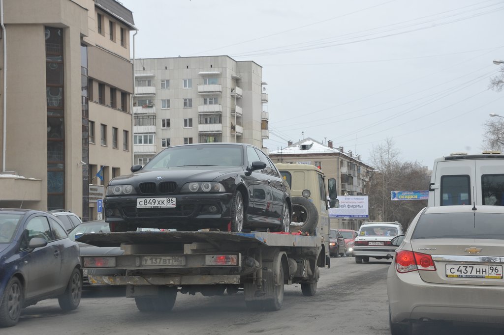 За бюджетные рубли запретили покупать импортные автомобили. Фото Алексея Кунилова.