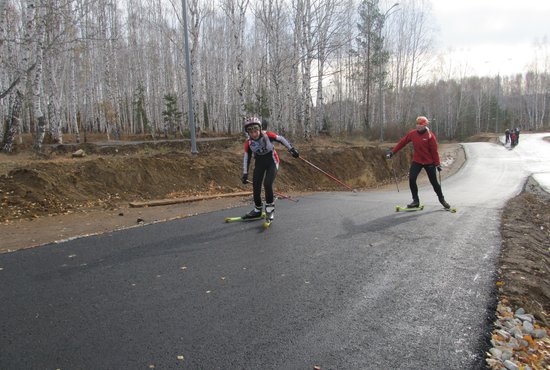 Теперь лыжники в Каменске-Уральском могут готовиться  к соревнованиям ещё до того, как выпадет снег. Фото автора.