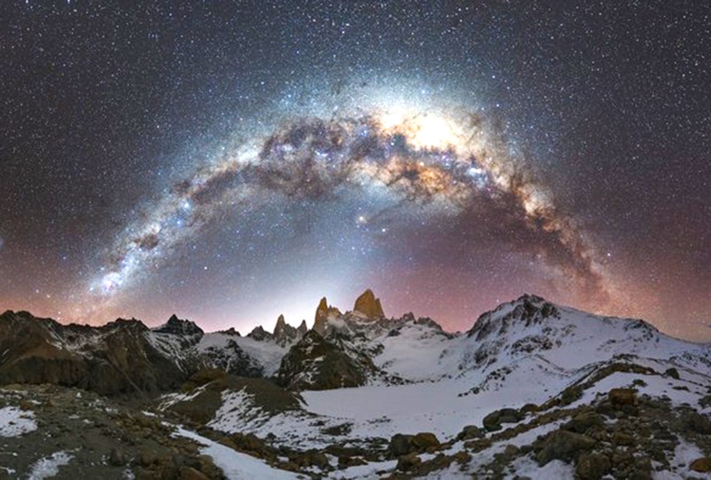 Своей любовью к природе поделился астрофотограф Юрий Звёздный. Его снимок «Звёздное небо в Патагонии» занял второе место в номинации «Пейзаж».