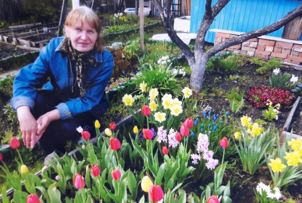 Многие свои успехи в саду Валентина Руденцева приписывает качественному грунту для рассады. Фото: Станислав Мищенко