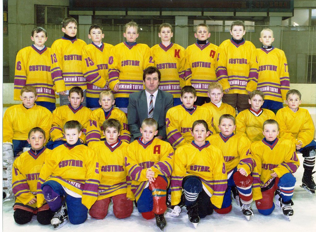 Валерий Дмитриевич Радулов (в центре) со своими воспитанниками. Никита Сошников — слева от него. Ему здесь девять лет. Неизвестный фотограф