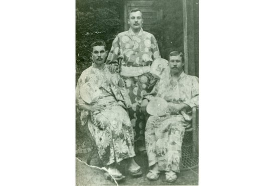 Леонтий Писцов (справа)  с товарищами в японском плену. Неизвестный фотограф