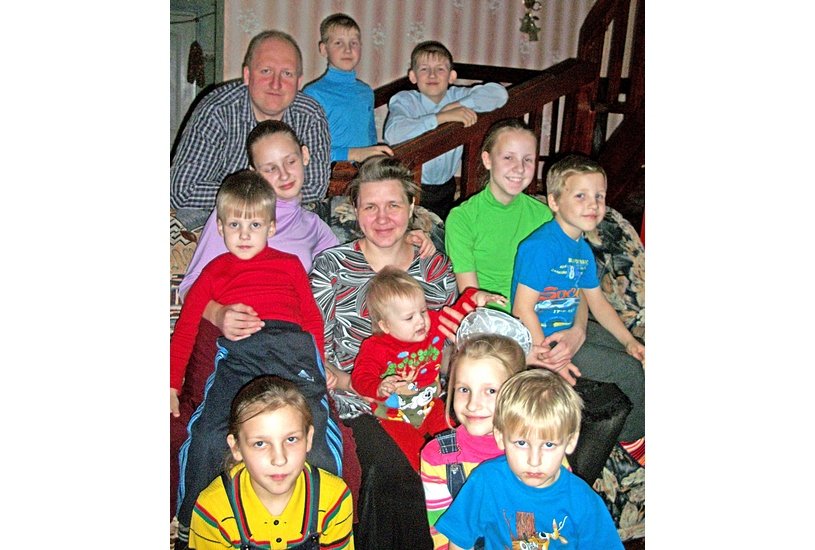 Фотография сделана несколько лет назад, когда у Хлопковых было ещё 10 детей. Семья стремительно растёт. Неизвестный фотограф