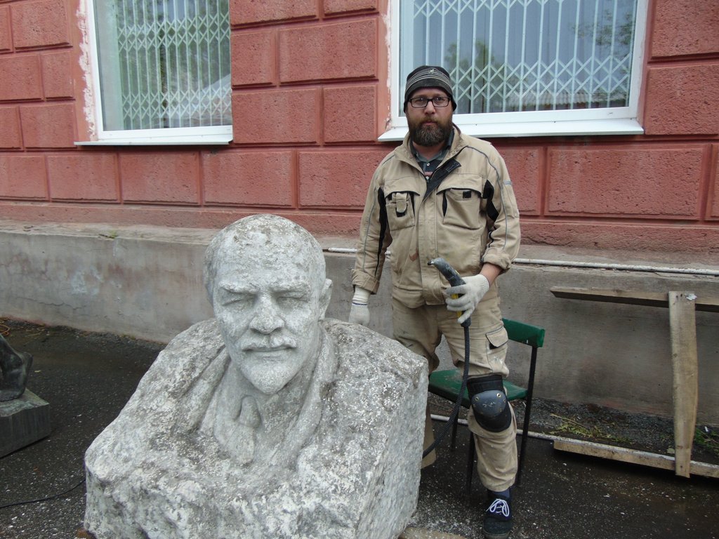 Советские скульптуры в Нижнем Тагиле