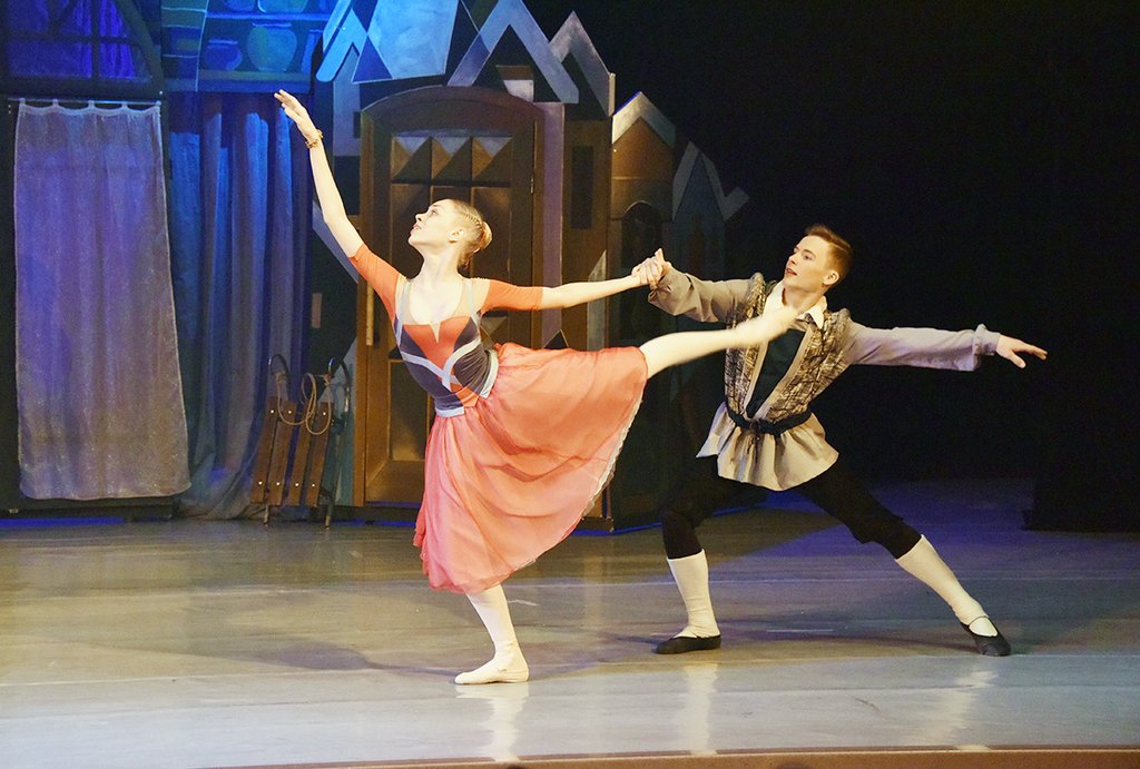 Отрывок из балетного спектакля "Снежная королева". Фото: Алексей Кунилов