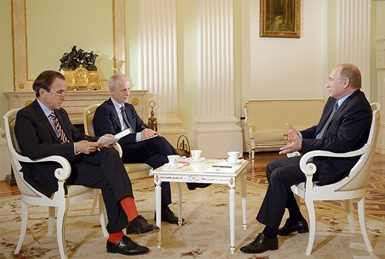 Владимир Путин (справа) с итальянскими журналистами Паоло Валентино (слева)  и Лучано Фонтана. Фото: РИА «Новости»