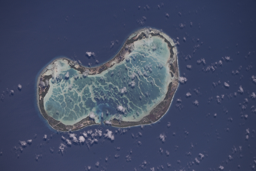 Один из островов посреди Тихого океана, напоминающей лапоть