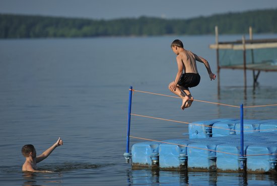 Свердловские санврачи назвали единственный водоём, в котором можно купаться. Фото: Владимир Мартьянов