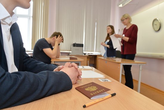 В Свердловской области сдавать экзамены в резервные сроки будут 1593 человека. Фото: Павел Ворожцов