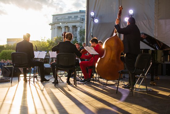 Традиционное для уральской столицы культурное мероприятие откроется живым концертом ансамбля «Яношка» из Вены. Фото: Владимир Мартьянов