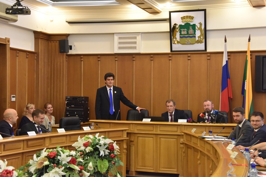 У депутатов возникло много дополнительных вопросов к градоначальнику, часть из которых основана на наказах горожан. Фото: Алексей Кунилов