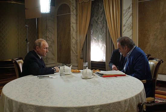 Российский лидер ответил на вопросы американского кинорежиссёра, сценариста и продюсера. Фото: пресс-служба Кремля
