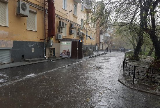 В уральской столице затопило ряд улиц фото: Владимир Мартьянов