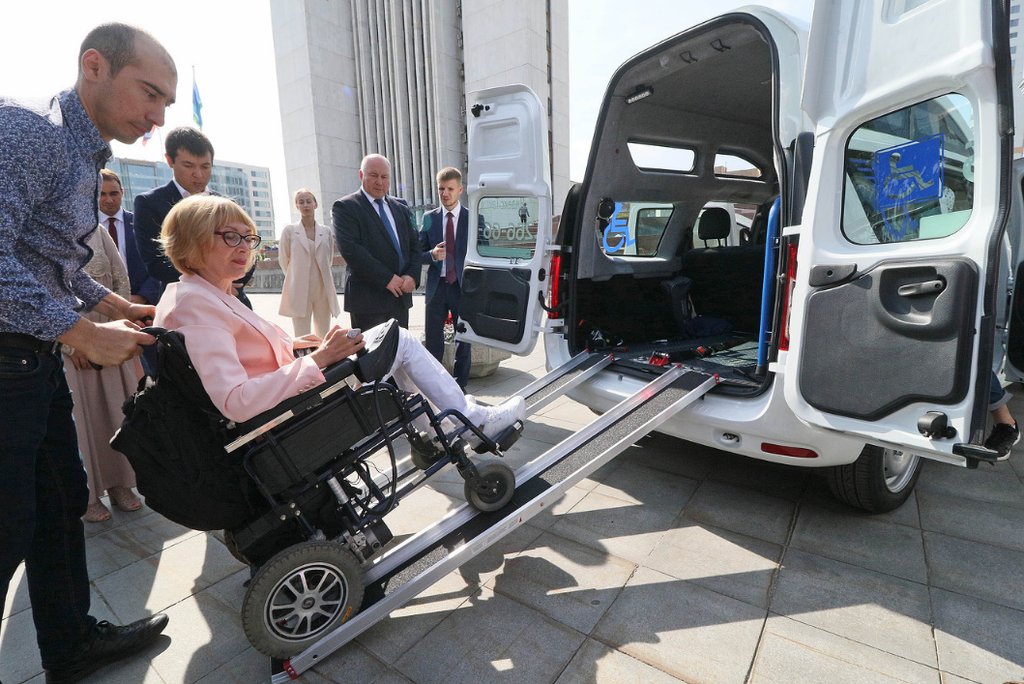 машины такси для инвалидов-колясочников