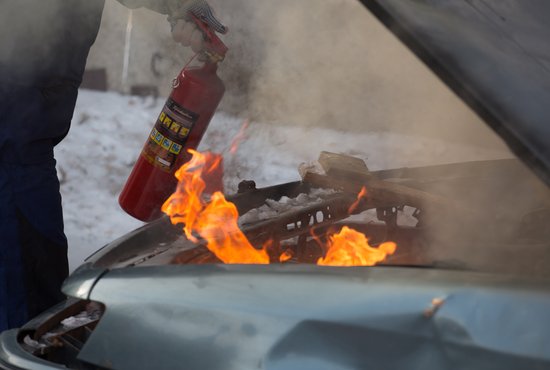 Возгорание было потушено водителем с помощью первичных средств пожаротушения. Фото: Владимир Мартьянов