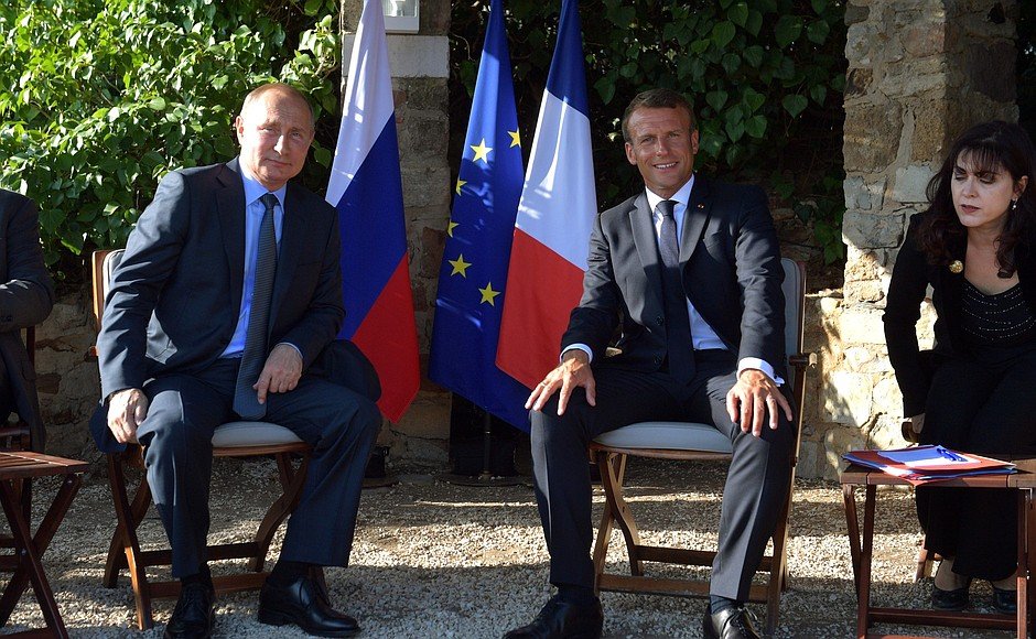 Владимир Путин с президентом Франции Эммануэлем Макроном.