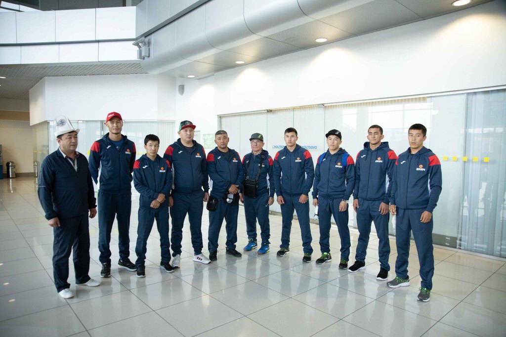 Первыми в столицу Урала прибыли спортсмены из Кыргызстана.
