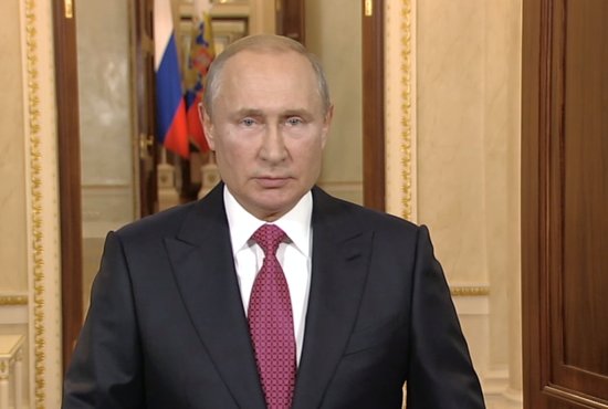 Владимир Путин поздравил Нину Ургант с юбилеем. Фото: снимок видео с пресс-службы Кремля