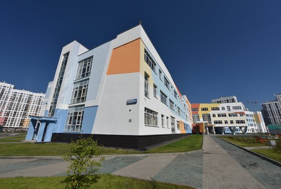 В 2019 году по программе стимулирования жилищного строительства новые школы и детсады строятся в двух микрорайонах Екатеринбурга. Фото: Алексей Кунилов