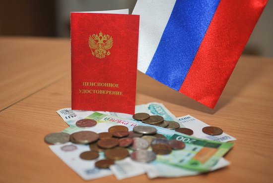 Средняя страховая пенсия на конец этого года должна будет составить 14,6 тыс. руб., у неработающих пенсионеров - 15,5 тыс. руб. Фото: Владимир Мартьянов