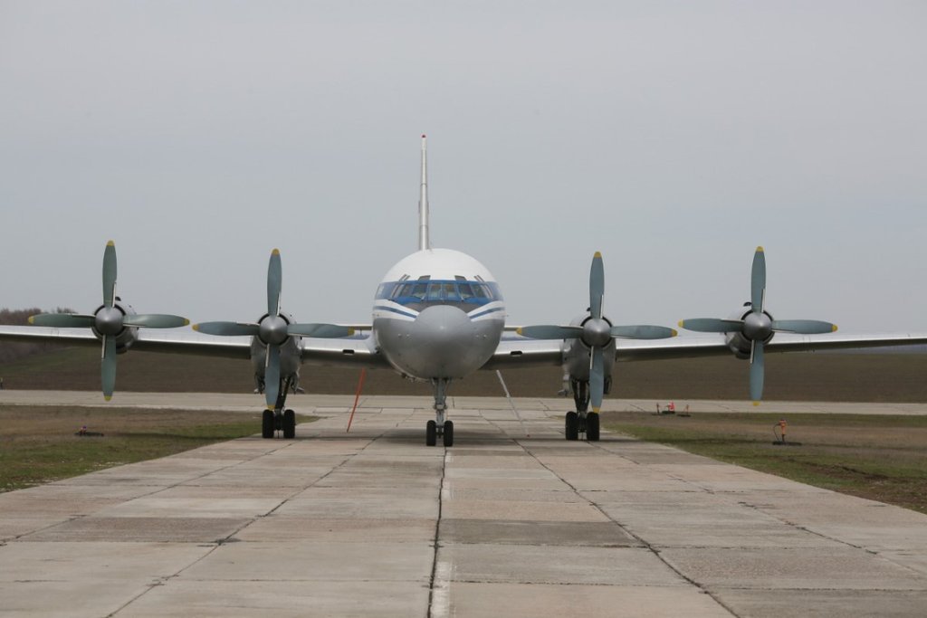 Самолёт Ил-18Е