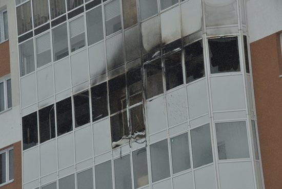 В Екатеринбурге из-за пожара в пятиэтажке эвакуировали 16 человек. Фото: Алексей Кунилов