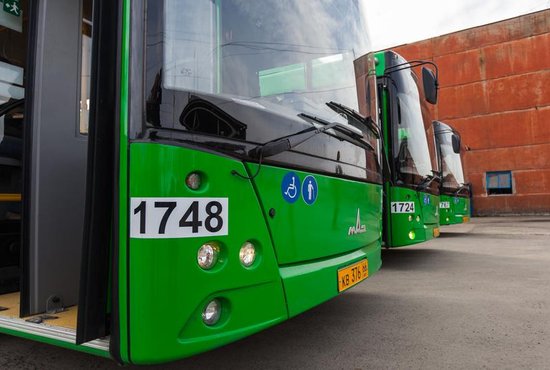 Всего планируется приобрести 100 комфортных автобусов на газомоторном топливе. Фото: Александр Исаков