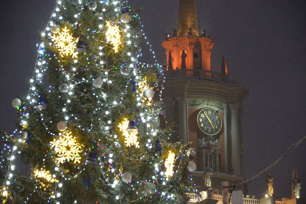 Новогодняя ёлка у здания администрации Екатеринбурга