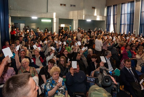 По итогам общественных слушаний, 488 человек проголосовали «за», 7 человек - «против» и ещё трое воздержались от голосования. Фото: Александр Исаков