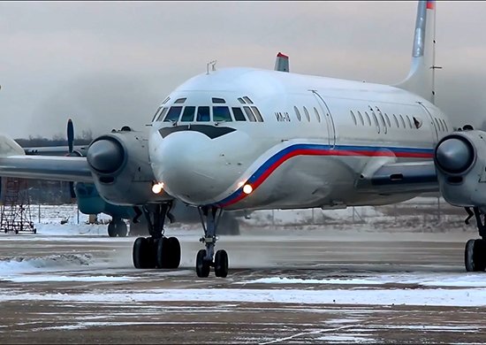пассажирский самолёт Ил-18Е