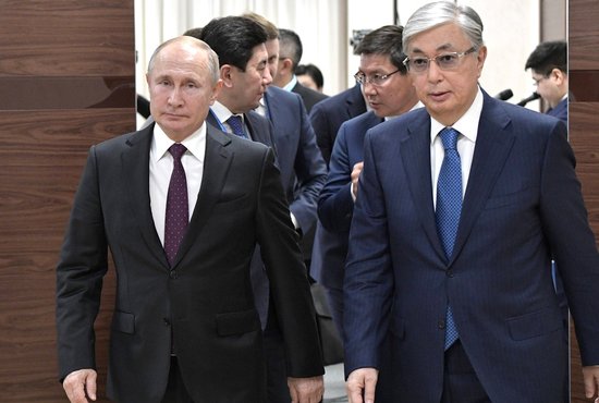 Владимир Путин подчеркнул, что Республика Казахстан играет значимую роль в решении актуальных вопросов международной и региональной повестки дня. Фото: пресс-служба Кремля.