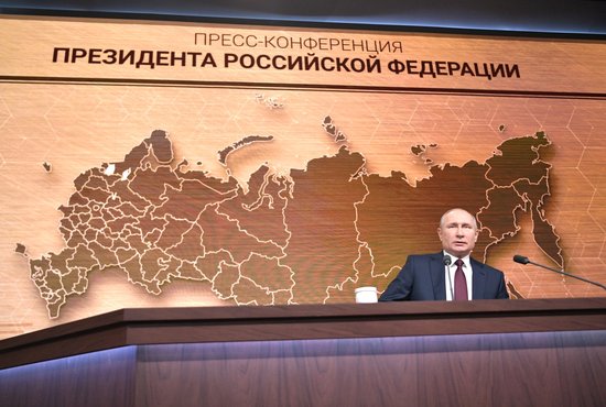 Отвечая на вопрос глава государства сказал, что менять в корне подход к реализации нацпроектов нет никакой необходимости. Фото: пресс-служба Кремля