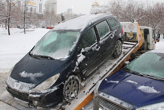 У екатеринбуржца арестовали Peugeot за долг по коммунальным платежам. Фото: пресс-служба УФССП России по Свердловской области