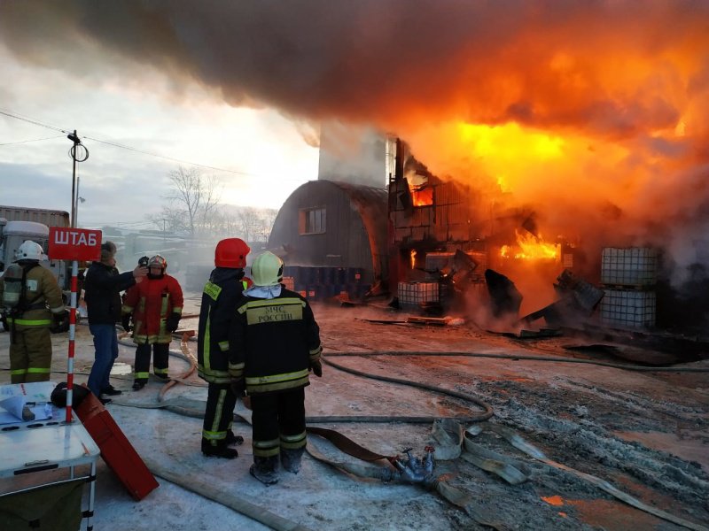 В Екатеринбурге произошёл крупный пожар в административном здании на Сортировке