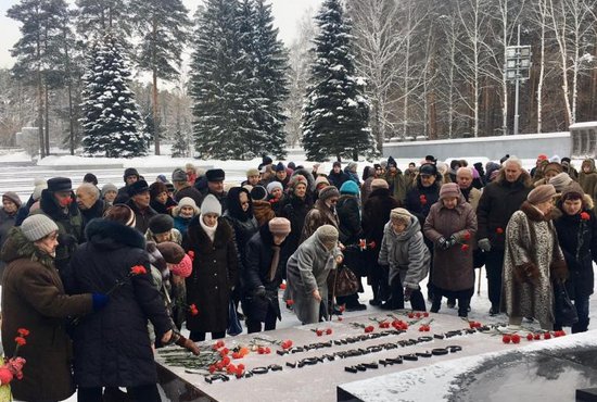 Памятное мероприятие состоялось 26 января на Широкореченском военно-мемориальном комплексе. Фото: департамент информполитики Свердловской области