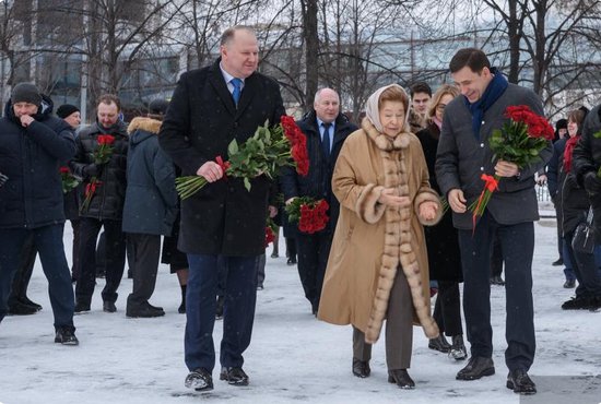 Вместе с главой региона в церемонии приняла участие супруга первого Президента России Наина Ельцина. Фото: департамент информполитики Свердловской области.
