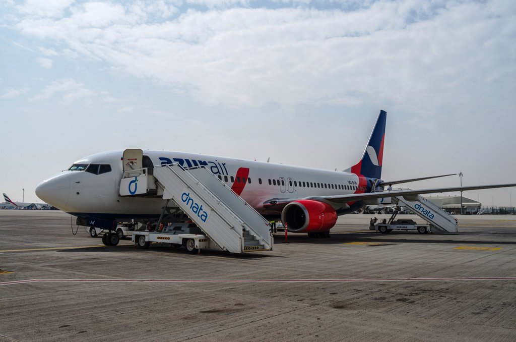 Рейс Azur Air ZF756 приземлился в столичном аэропорту Внуково.
