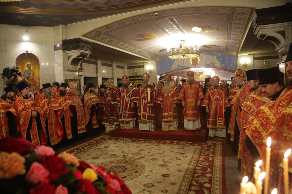 В канун торжества в Храме-на-Крови в Екатеринбурге прошло Архиерейское богослужение.