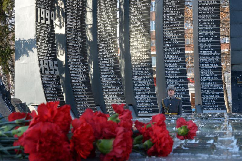 Памятное мероприятие состоялось 15 февраля у мемориала «Чёрный тюльпан». Фото: Павел Ворожцов