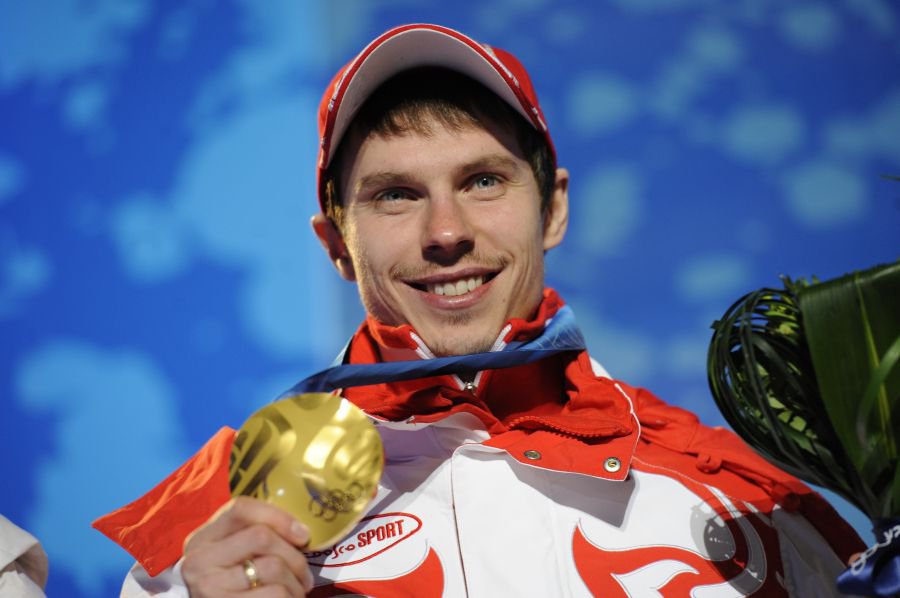 Международный союз биатлонистов лишил Евгения Устюгова золото сочинской Олимпиады.