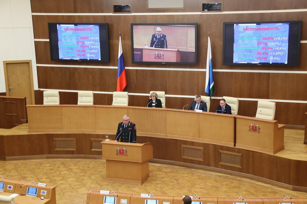 Александр Мешков рассказал депутатам о состоянии правопорядка и результатах работы полиции за 2019 год.
