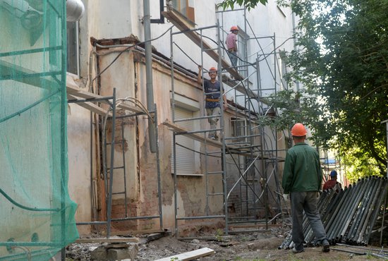 Евгений Куйвашев определил приоритетные задачи по капитальному ремонту многоквартирных домов в 2020 году. Фото: Павел Ворожцов
