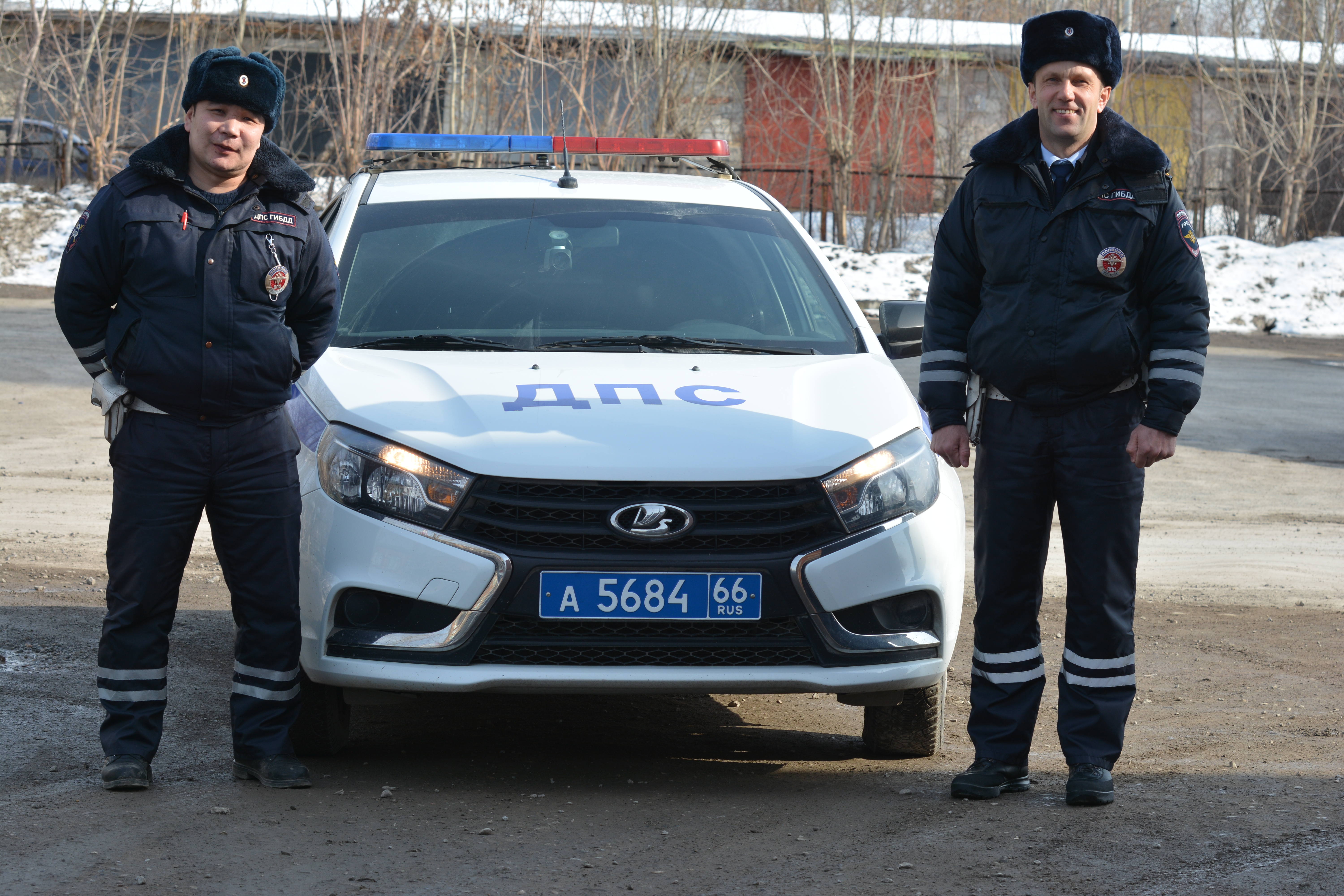 На Урале сотрудники ГИБДД спасли жизнь грудному ребёнку: Общество: Облгазета