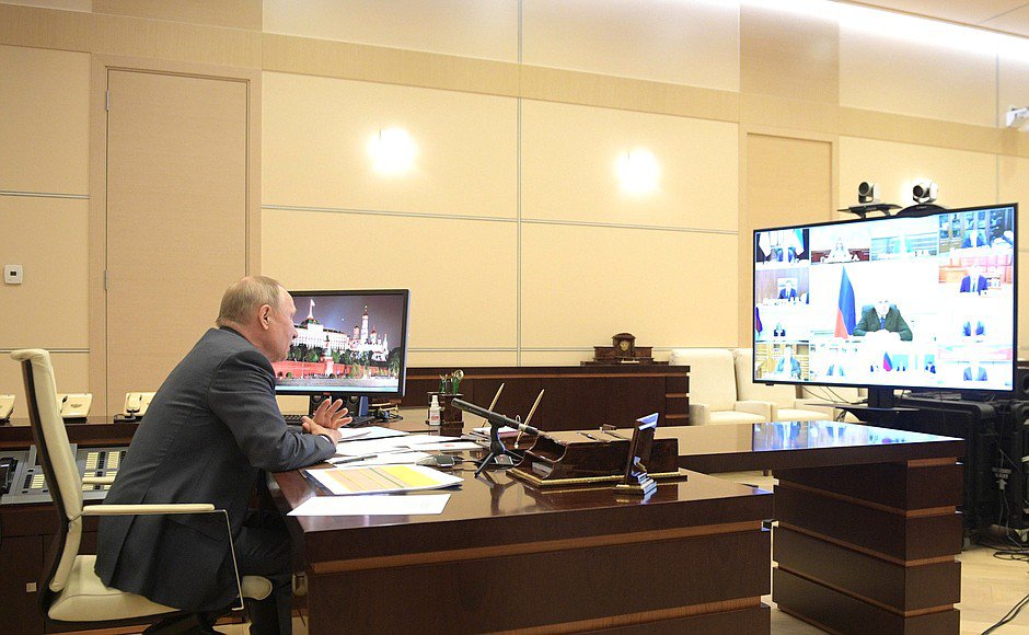 Дистанционное совещание Владимира Путина с членами правительства