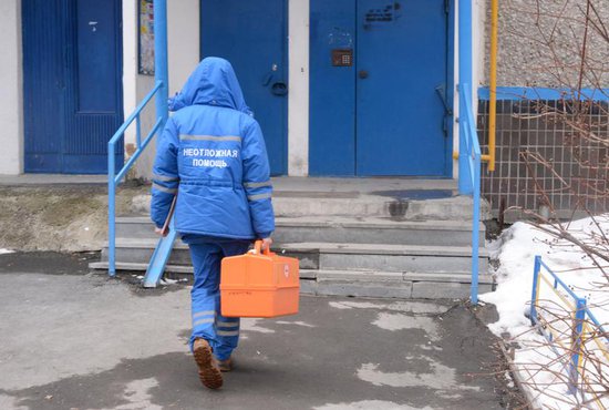 Выплаты также положены медикам из групп риска заражения, работающим в усиленном режиме. Фото: Павел Ворожцов