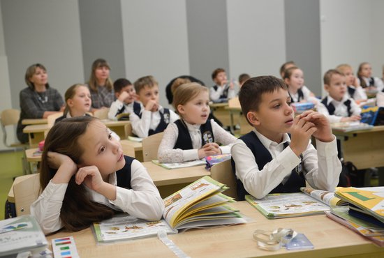 Минпросвещения РФ позволило при необходимости завершить учебный год для 1 - 8 классов в регионах досрочно. Фото: Галина Соловьёва