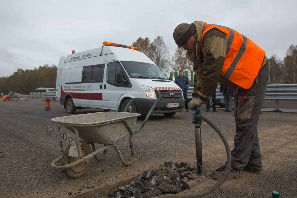 Дорожные ремонты идут в круглосуточном режиме с опережением сроков. Фото: Владимир Мартьянов