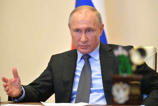 Владимир Путин поручил дополнительно предоставить субъектам РФ 200 млрд рублей. Фото: пресс-служба Кремля